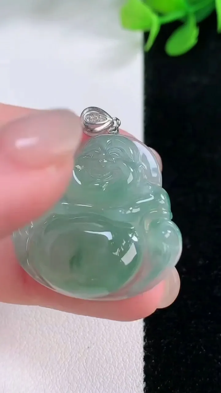 天然A货翡翠佛公吊坠，尺寸28.9-29.6-5.8，重量:7.62g
11月29日