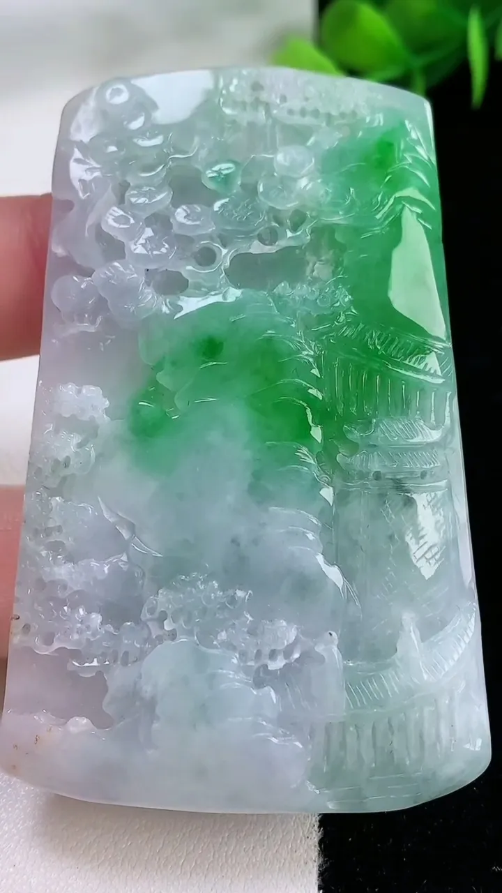 天然A货翡翠山水牌吊坠，尺寸67.5-41.7-6，重量:36.44g
11月29日