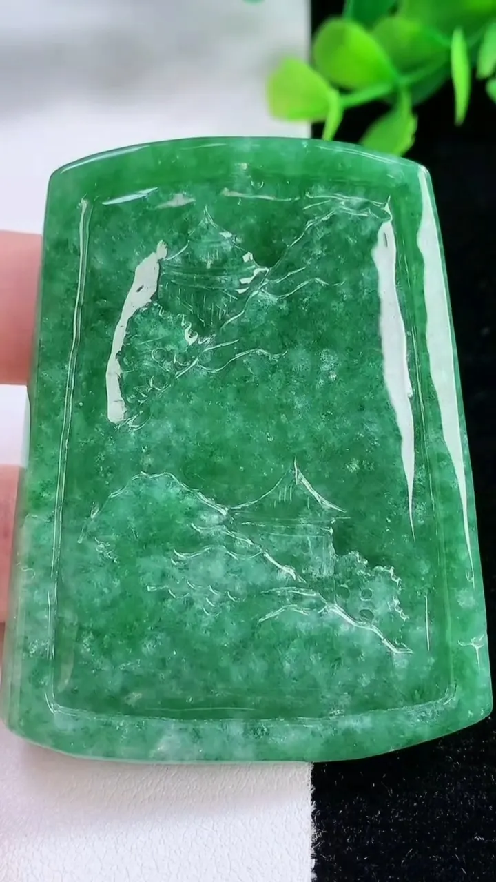 天然A货翡翠山水牌吊坠，尺寸60.8-47.2-8，重量:51.30g
11月29日