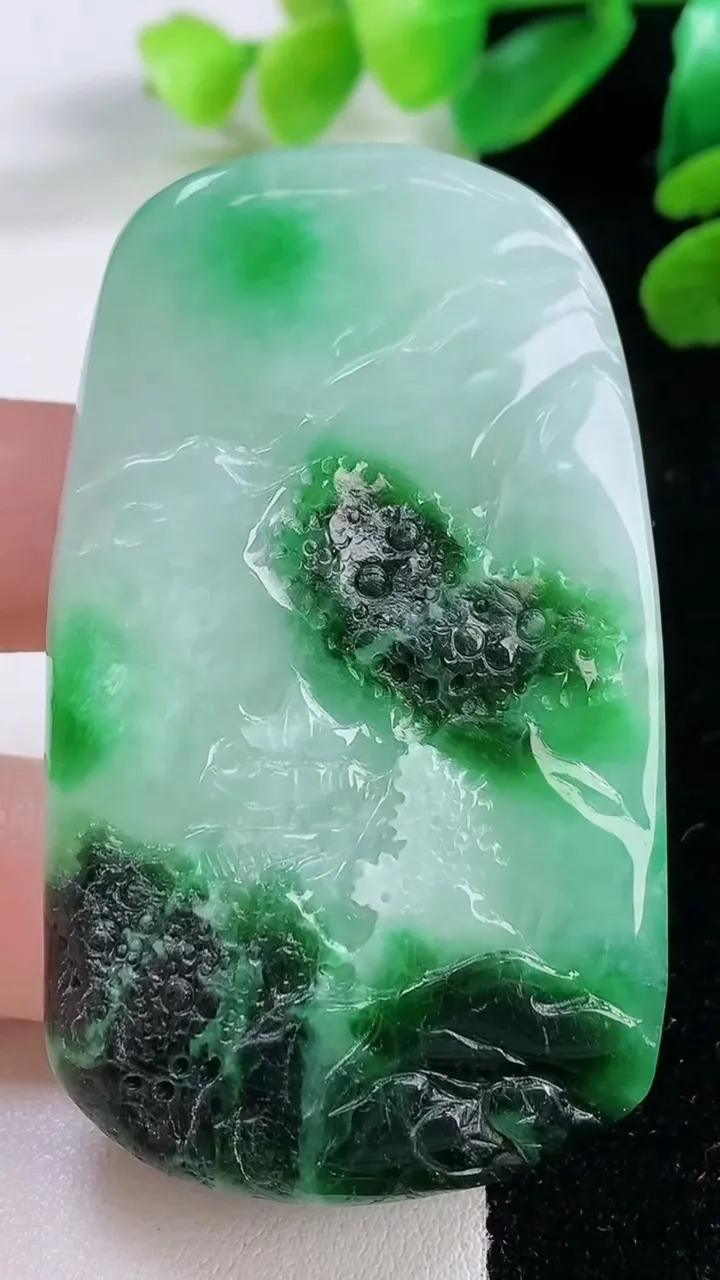 天然A货翡翠山水牌吊坠，尺寸 61-35-10，重:55.38g
11月29日