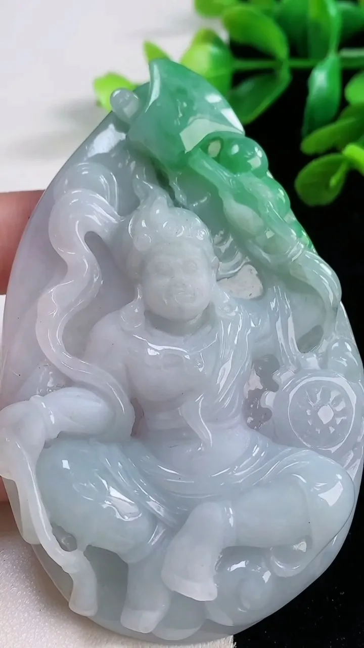 天然A货翡翠不动明王吊坠，尺寸 84-55-12.8，重:83.72g
11月29日