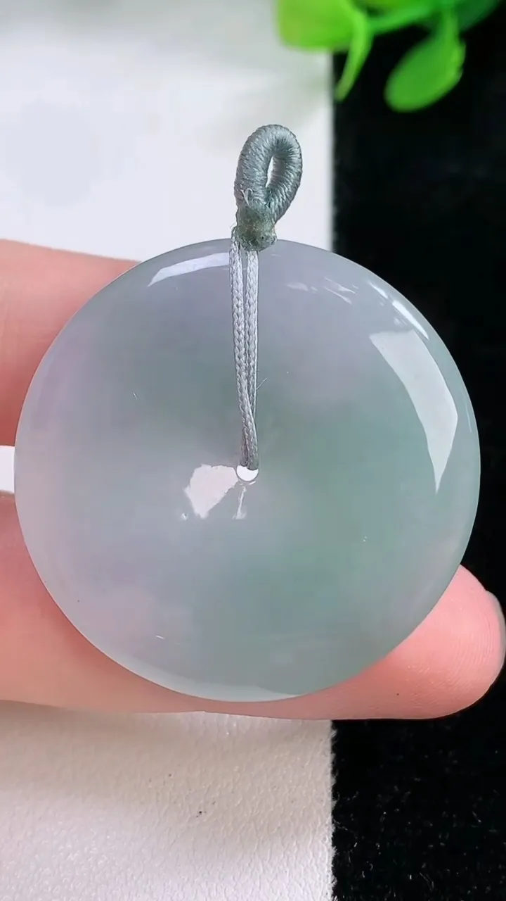 天然A货翡翠平安扣吊坠，尺寸34.3-5.5，重量:13.66g
11月29日