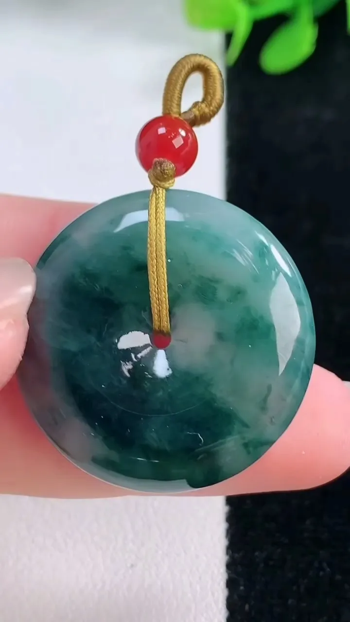 天然A货翡翠冰种飘花平安扣吊坠，尺寸29.3-6.5，重量:12.36g
11月29日