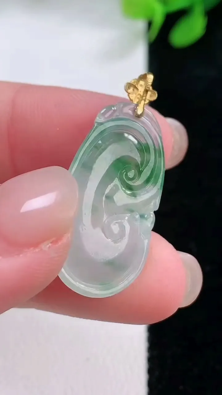 天然A货翡翠如意吊坠，尺寸24.7-14-4.6，重量:3.44g
11月29日