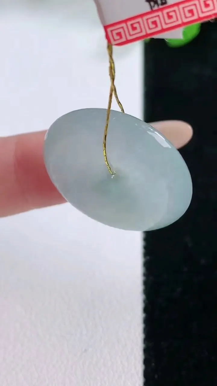 天然A货翡翠平安扣吊坠，尺寸23.8-5.2，重量:6.26g
11月29日