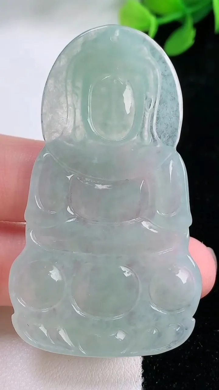 天然A货翡翠观音菩萨吊坠，尺寸59.5-34.5-4，重量:15.42g
11月29日