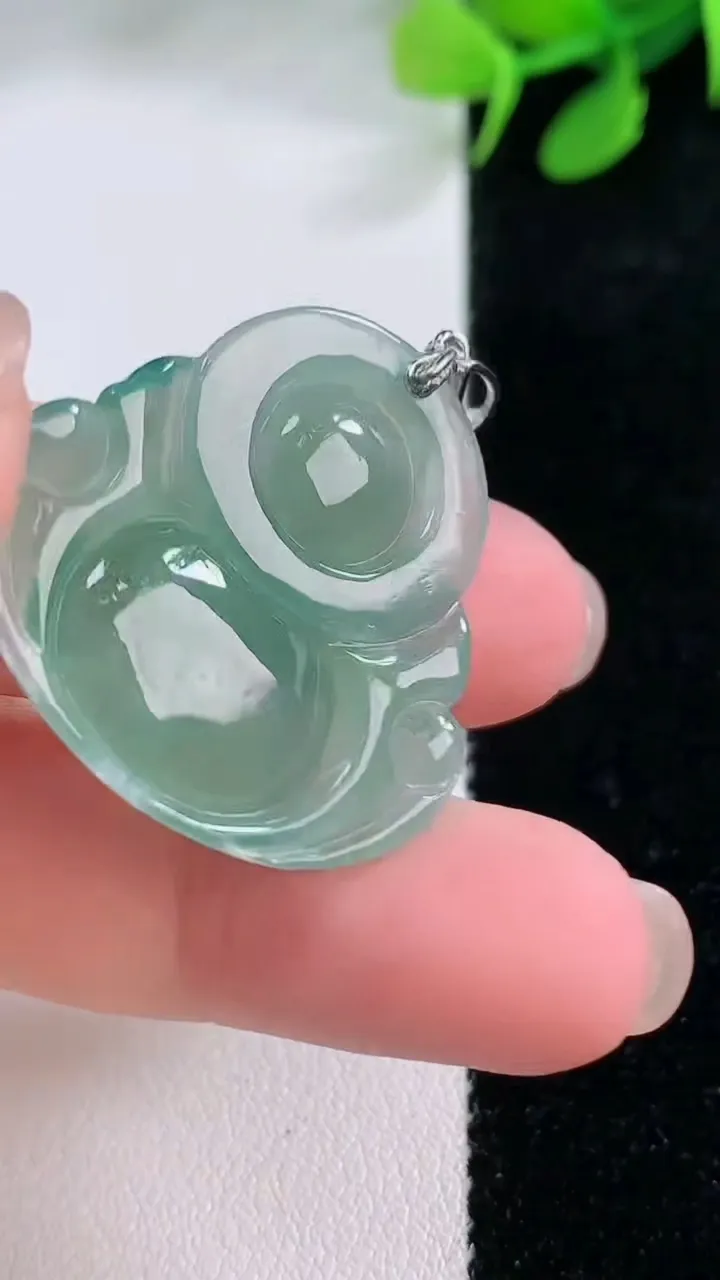 天然A货翡翠佛公吊坠，尺寸28.9-29.6-5.8，重量:7.62g
11月29日