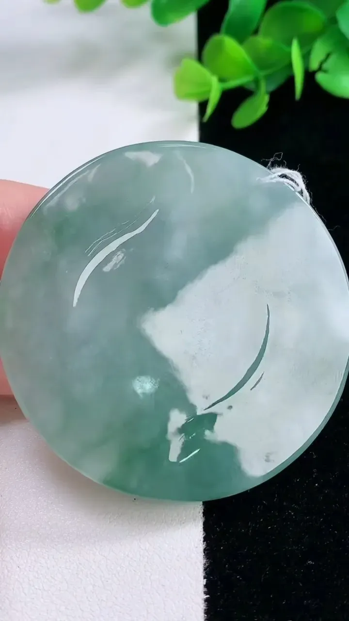 天然A货翡翠祥龙财神爷吊坠，尺寸57.2-5.3，重量:45.40g
11月29日