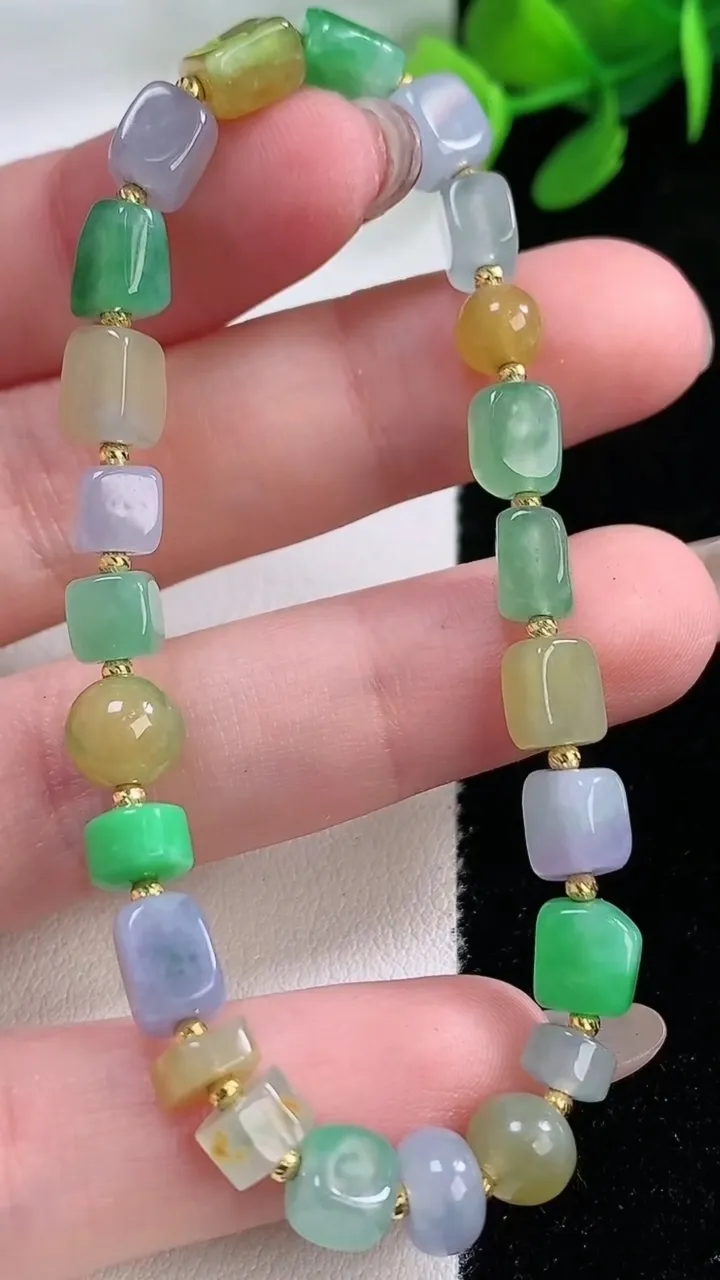 天然A货翡翠三彩原石手串，尺寸6-5.7-4.7-21颗，重量:10.51g11月29日
工厂直销收藏佳品,种好水足，色泽均匀，有种有色，上手高大气！