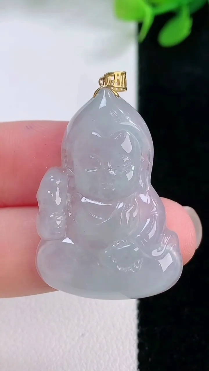 天然A货翡翠种白冰宝宝佛吊坠，尺寸33.2-23.2-5，重量:6.45g
11月29日