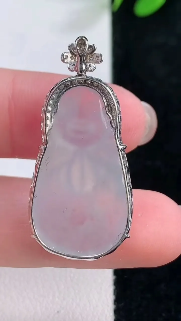 天然A货翡翠种白冰弥勒佛吊坠，尺寸35.3-28-16-6.3，重量:5.80g
11月29日