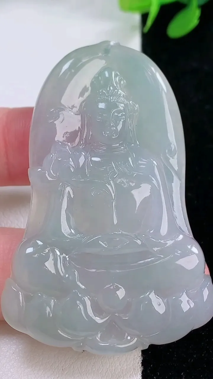 天然A货翡翠大势至菩萨吊坠，尺寸57.5-37.5-5.6，重量:23.15g
11月29日