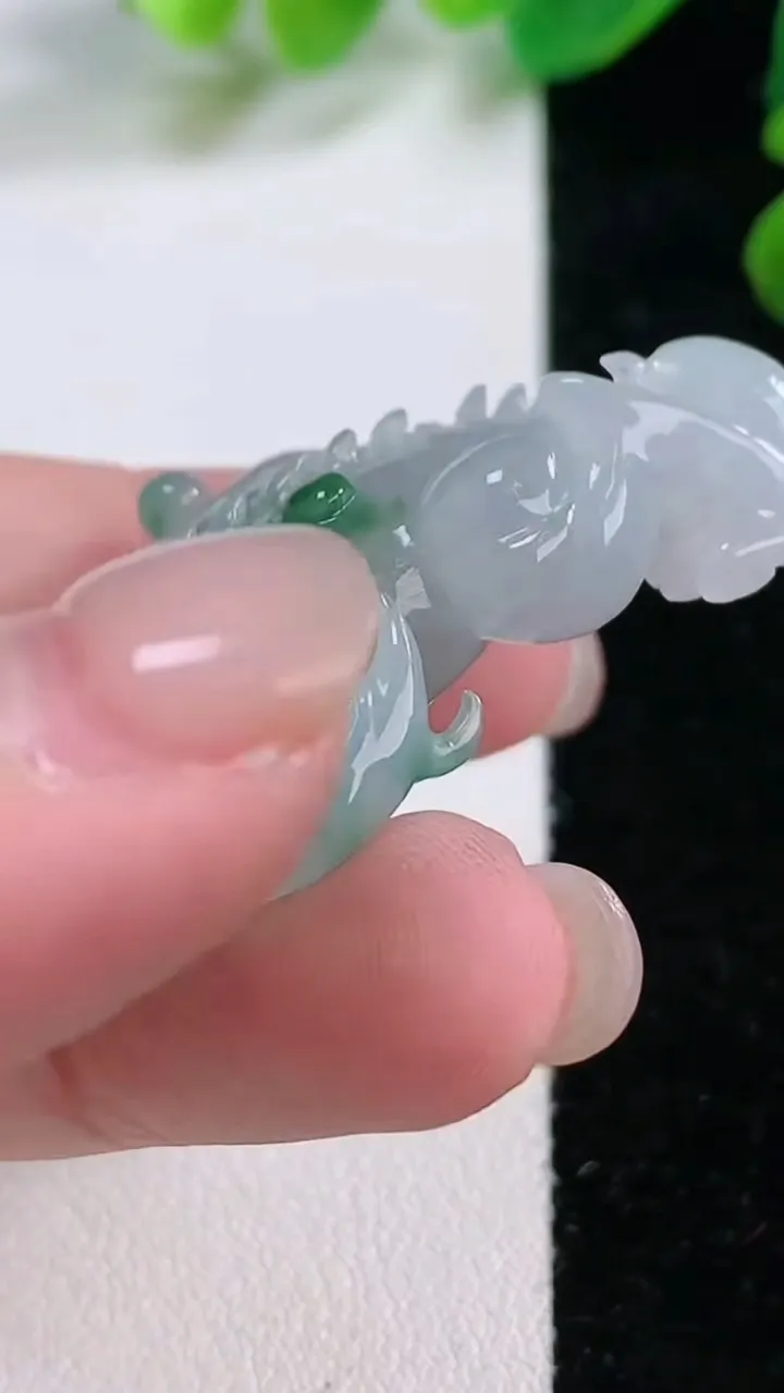 天然A货翡翠飘花貔貅吊坠，尺寸 46.8-25-11.6，重:21.44g
11月29日