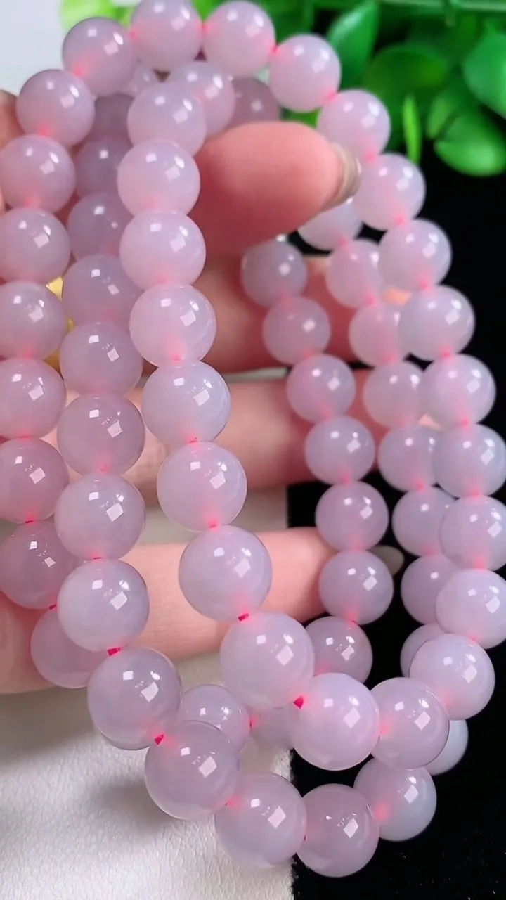 天然A货翡翠紫罗兰圆珠项链，尺寸9-68颗，重量:89.39g11月29日
工厂直销收藏佳品,种好水足，色泽均匀，有种有色，上手高大气！