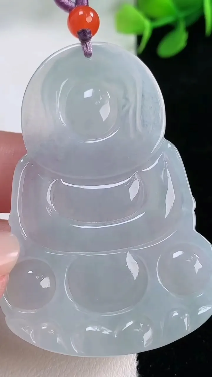 天然A货翡翠观音菩萨吊坠，尺寸56.6-38.7-5.4，重量:20.80g
11月29日