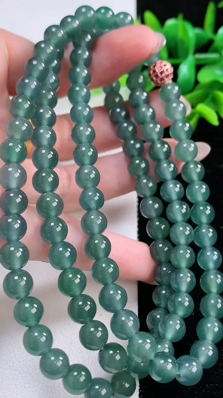 天然A货翡翠货蓝水圆珠项链，尺寸 7-108 颗，重:63.34g11月29日
工厂直销收藏佳品,种好水足，色泽均匀，有种有色，上手高大气！