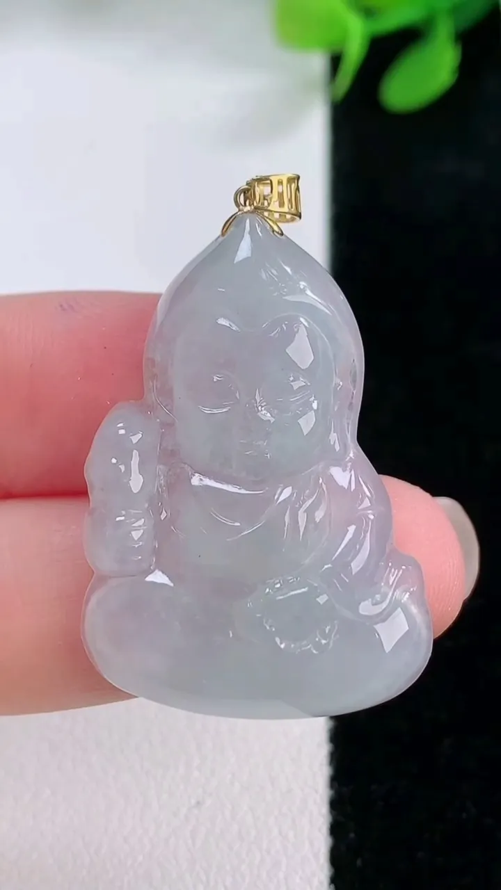 天然A货翡翠种白冰宝宝佛吊坠，尺寸33.2-23.2-5，重量:6.45g
11月29日