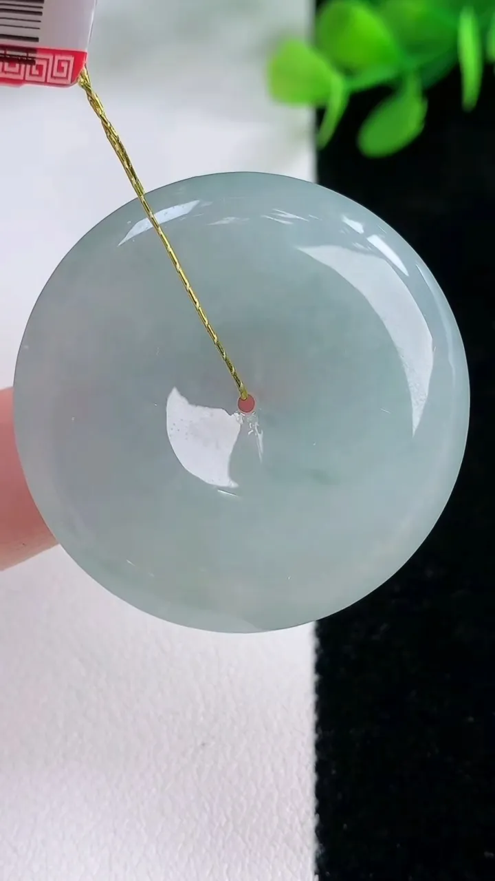 天然A货翡翠飘花平安扣吊坠，尺寸35-5.7，重量:14.79g
11月29日