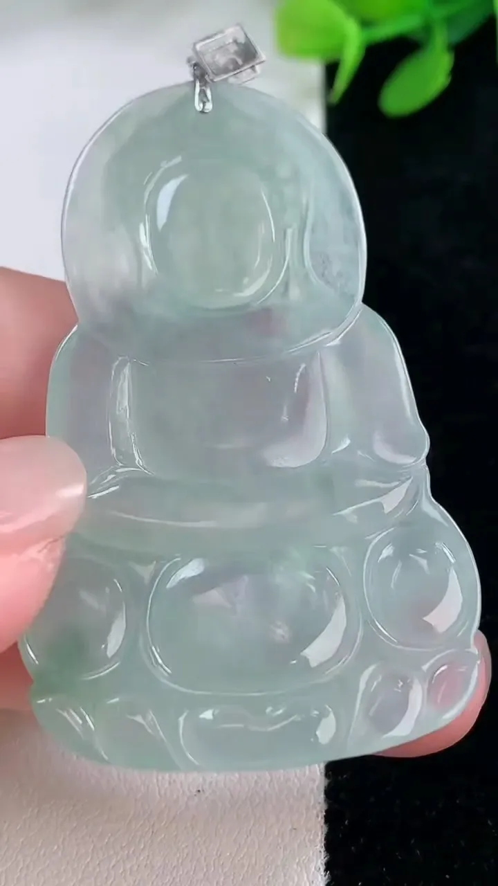 天然A货翡翠观音菩萨吊坠，尺寸55.3-34.3-4.4，重量:15.96g
11月29日