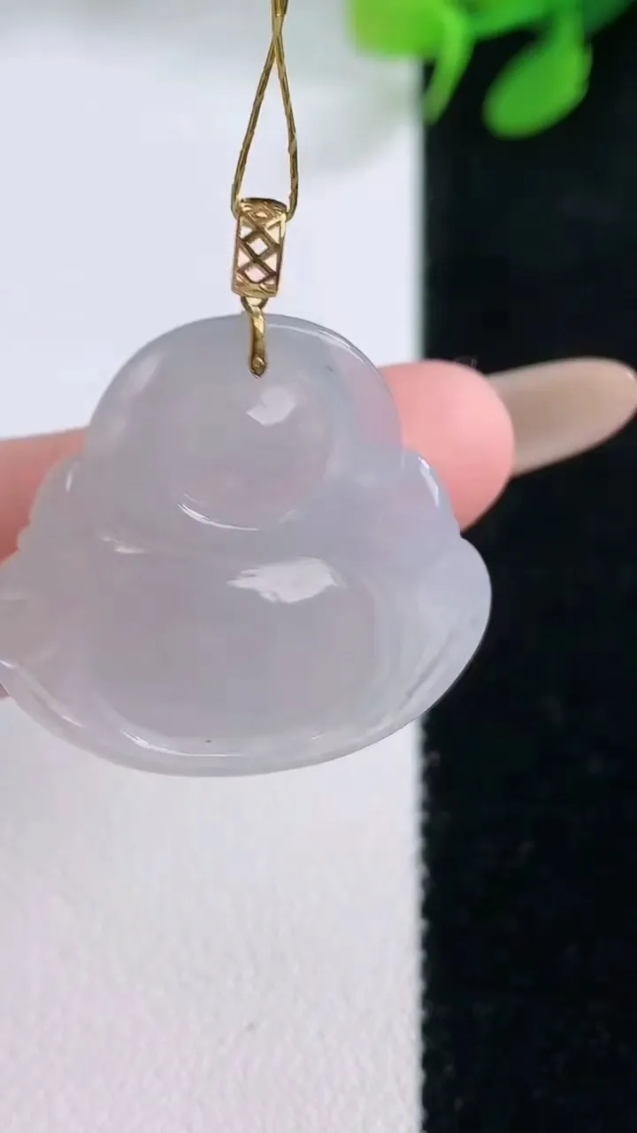 天然A货翡翠种白冰佛公吊坠，尺寸24.2-26-6.2，重量:5.73g
11月29日