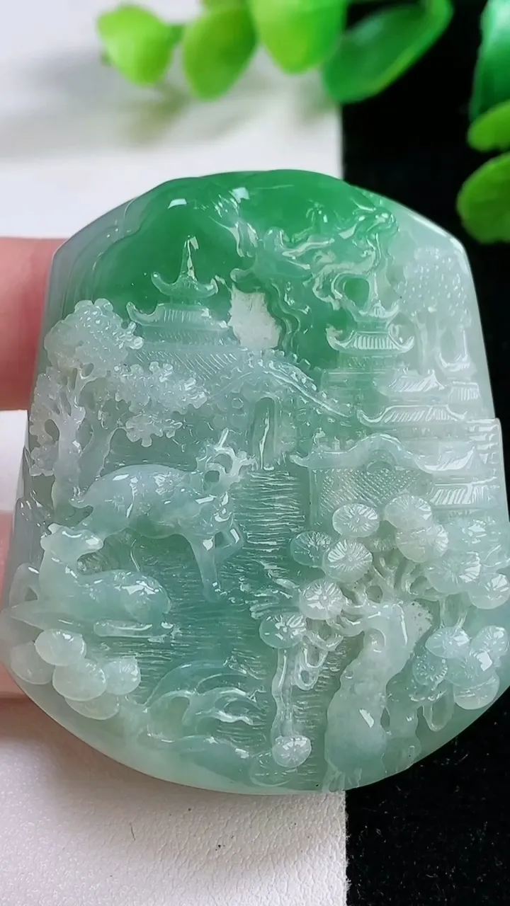 天然A货翡翠山水牌吊坠，尺寸 52-45-12，重:49.64g
11月29日