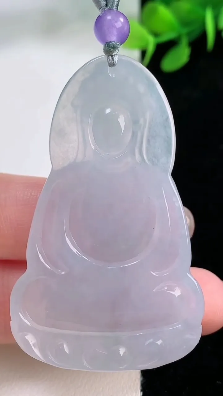 天然A货翡翠观音菩萨吊坠，尺寸56-33.4-5.8，重量:20.26g
11月29日