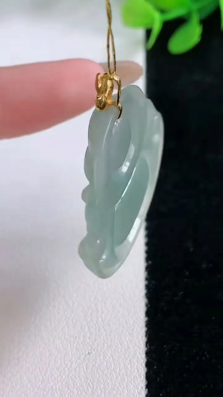 天然A货翡翠佛公吊坠，尺寸31.7-34.8-5.4，重量:9.33g
11月29日