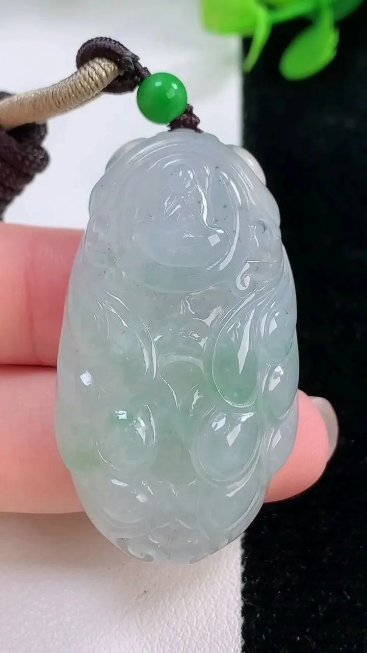 天然A货翡翠一鸣惊人吊坠，尺寸44-25-12，重量:29.81g
11月29日