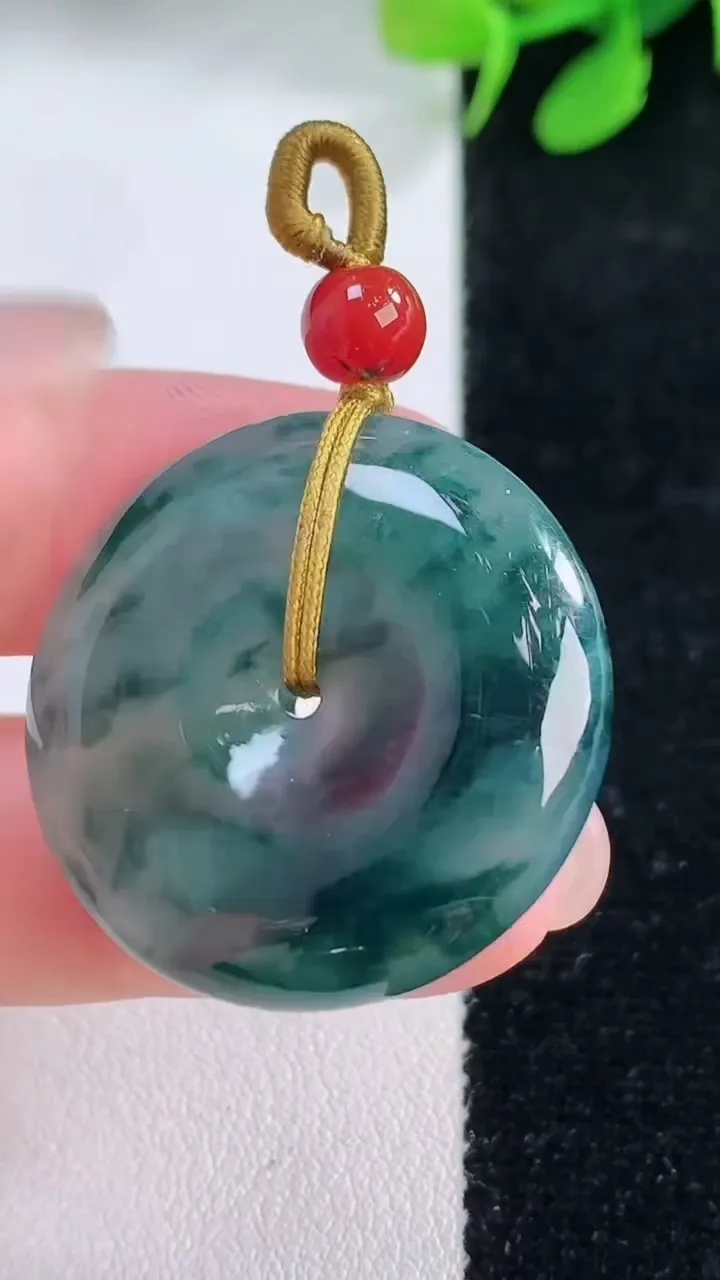 天然A货翡翠冰种飘花平安扣吊坠，尺寸29.3-6.5，重量:12.36g
11月29日