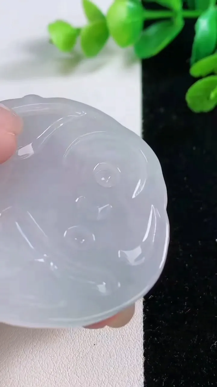 天然A货翡翠白冰文殊菩萨吊坠，尺寸 53-50-6，重:29.67g
11月29日