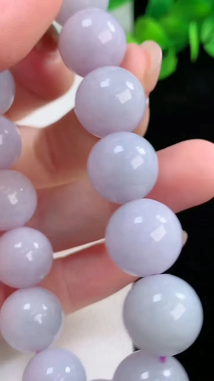 天然A货翡翠紫罗兰圆珠手串，尺寸13-16颗，重量:64.66g11月29日
工厂直销收藏佳品,种好水足，色泽均匀，有种有色，上手高大气！