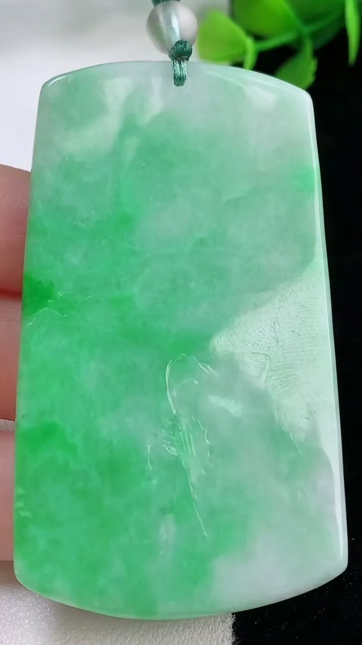 天然A货翡翠山水牌吊坠，尺寸66-38.2-4.3，重量:29.58g
11月29日