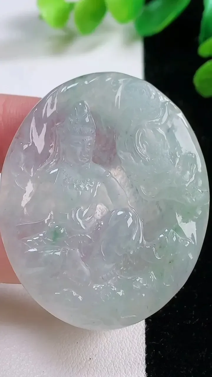 天然A货翡翠飘花祥龙观音菩萨吊坠，尺寸 48-39.3-5.2，重:19.71g
11月29日