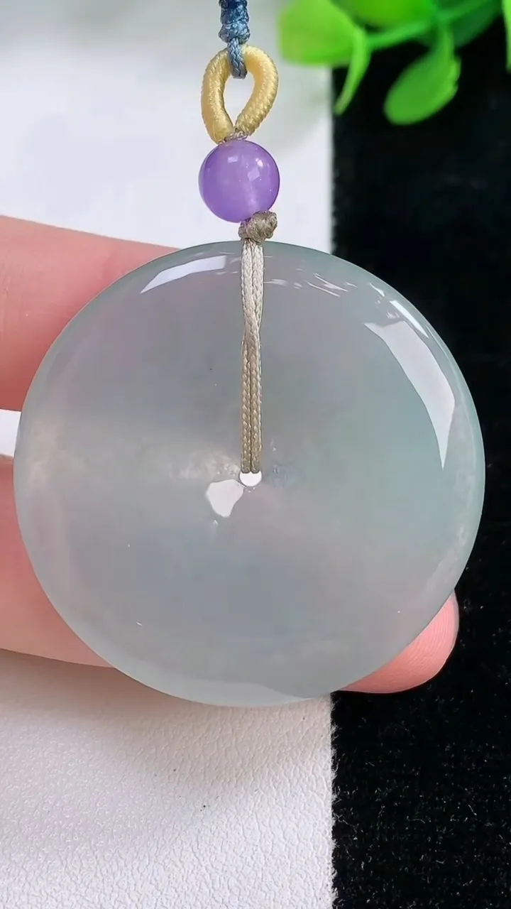 天然A货翡翠平安扣吊坠，尺寸37.5-5.3，重量:16.35g
11月29日