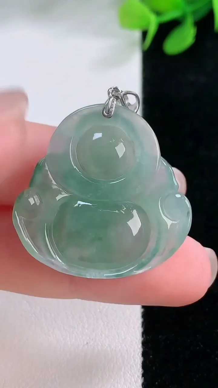 天然A货翡翠佛公吊坠，尺寸28.9-29.6-5.8，重量:7.62g
11月29日
