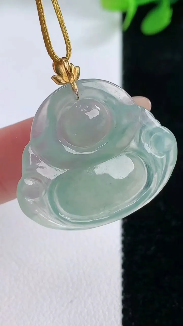 天然A货翡翠佛公，尺寸25.4-29.2-4.4，重量:4.68g
11月29日