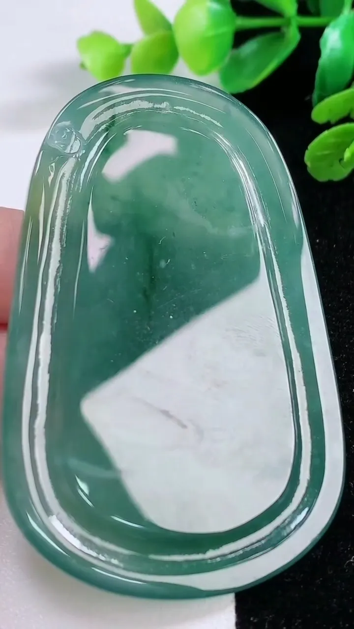 天然A货翡翠山水牌吊坠，尺寸 71.6-46.5-6.2，重:44.48g
11月29日