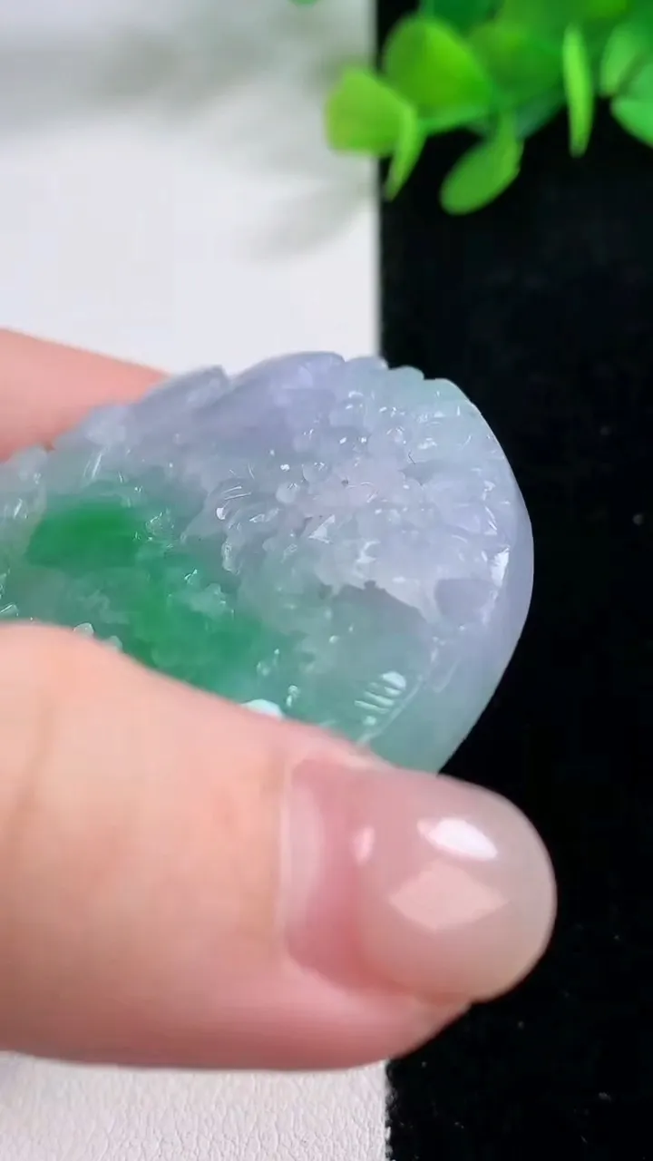 天然A货翡翠山水牌吊坠，尺寸50.8-10，重量:55.39g
11月29日