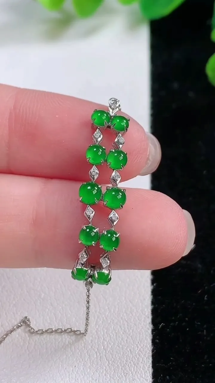 天然A货翡翠蛋面手链，尺寸 27.5-7.5-3.3，重:2.24g
11月29日