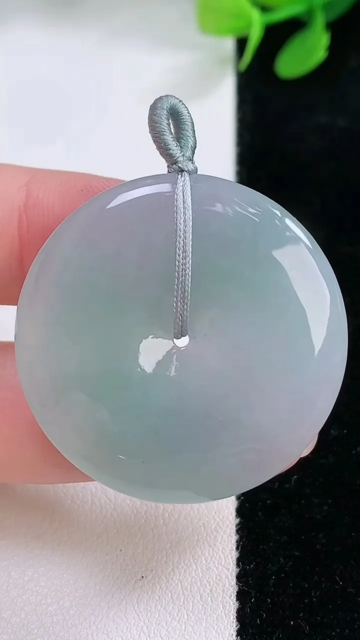 天然A货翡翠平安扣吊坠，尺寸34.3-5.5，重量:13.66g
11月29日