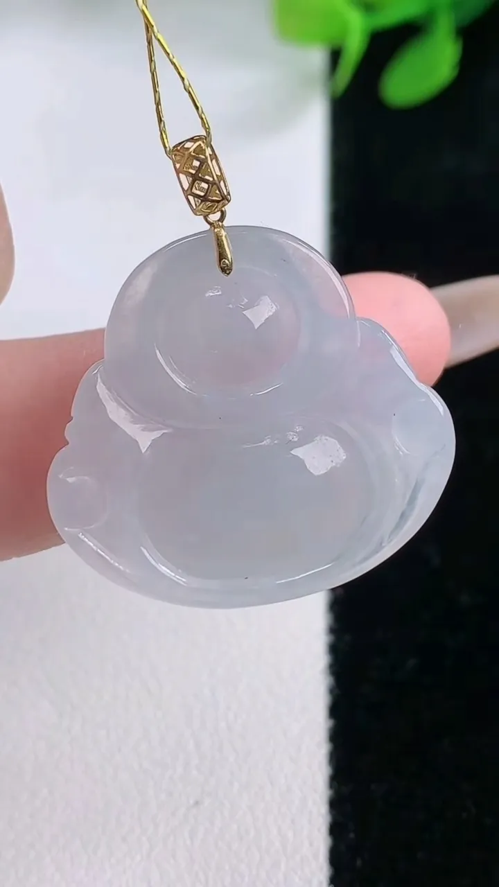 天然A货翡翠种白冰佛公吊坠，尺寸24.2-26-6.2，重量:5.73g
11月29日