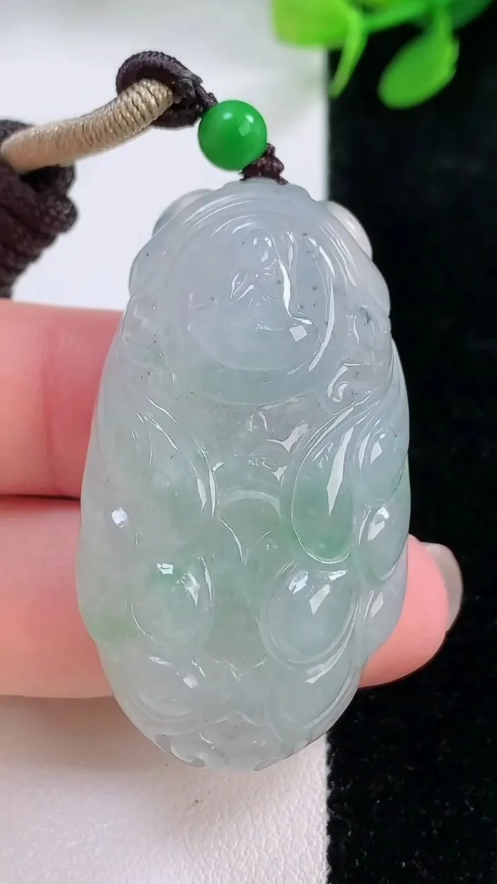 天然A货翡翠一鸣惊人吊坠，尺寸44-25-12，重量:29.81g
11月29日