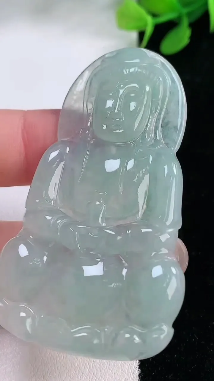 天然A货翡翠观音菩萨吊坠，尺寸59.5-34.5-4，重量:15.42g
11月29日