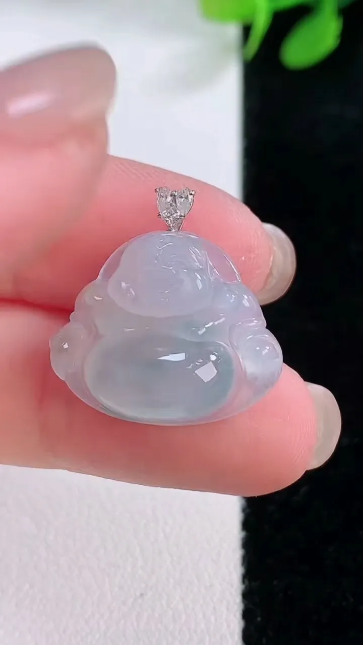 天然A货翡翠种飘花佛公吊坠，尺寸16.4-20.5-5.6，重量:2.81g
11月29日