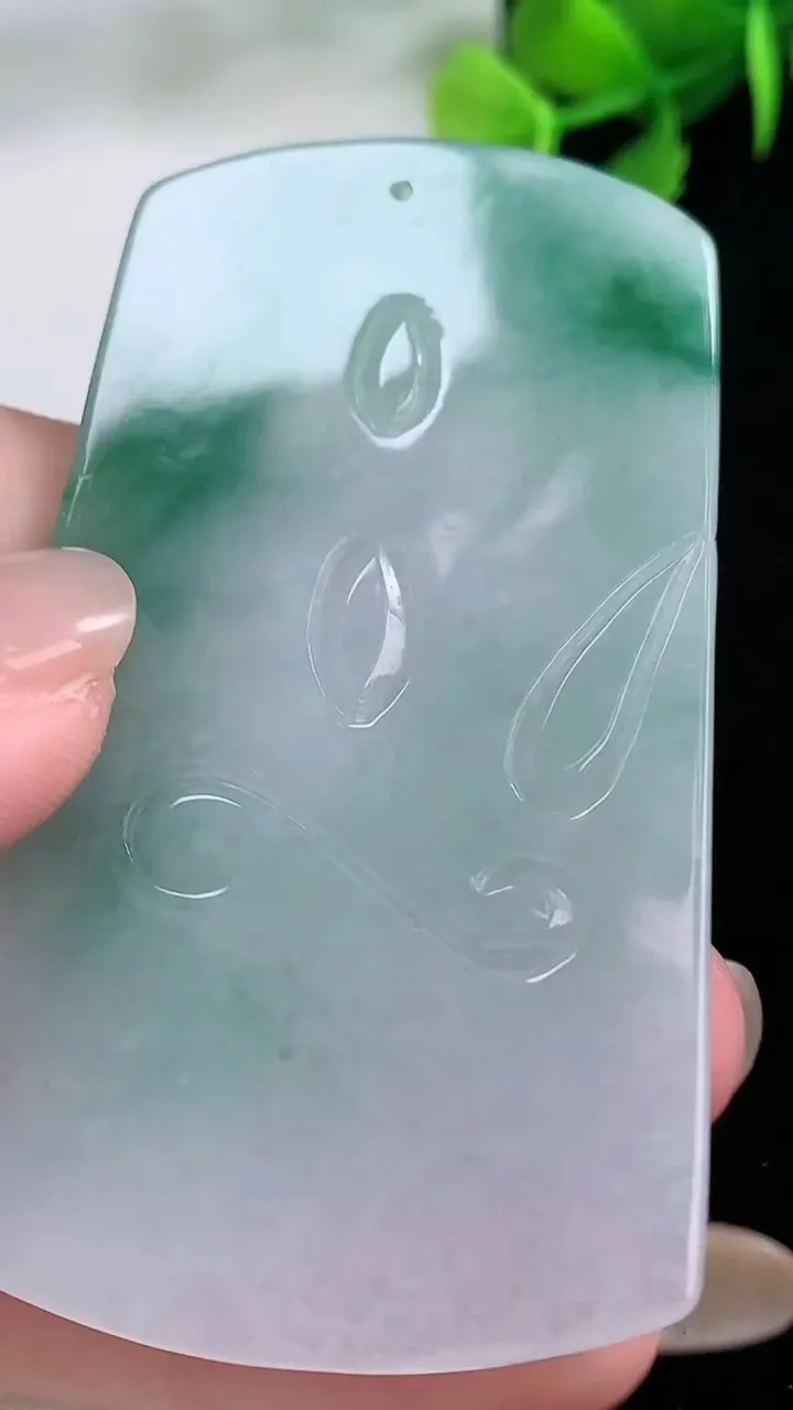 天然A货翡翠文殊菩萨吊坠，尺寸67.4-39.5-3.5，重量:25.85g
11月29日