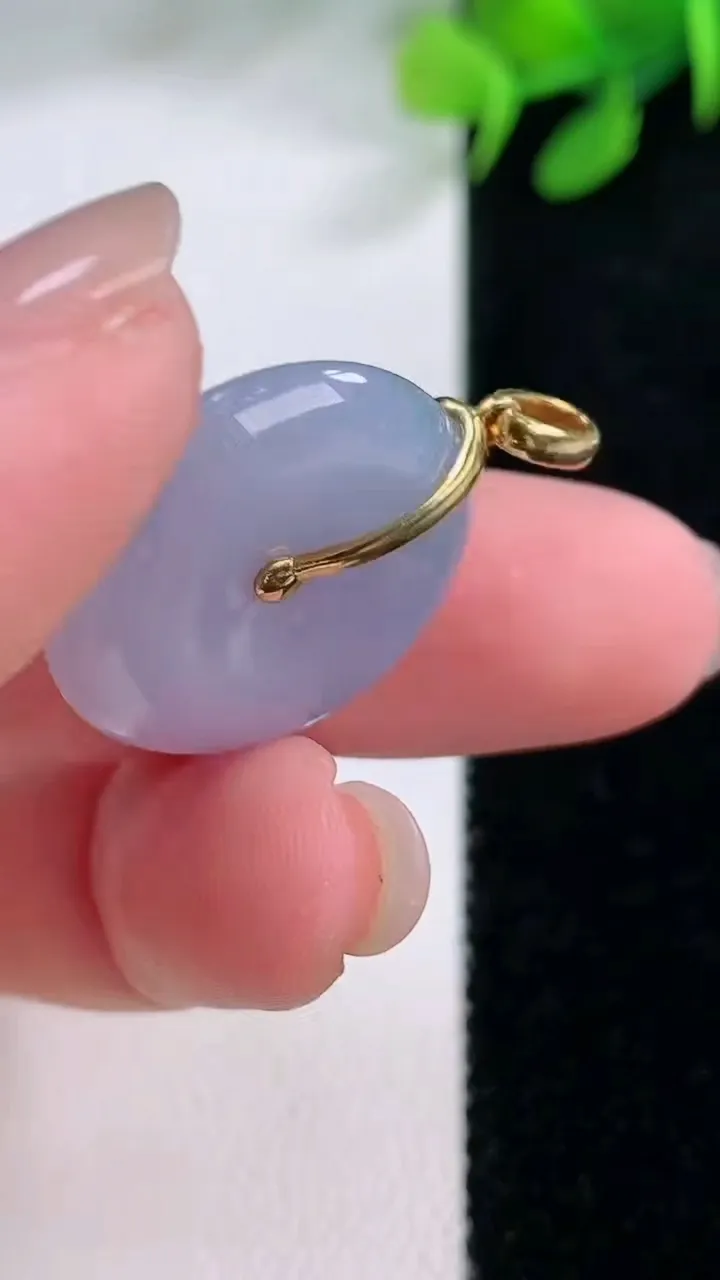 天然A货翡翠18K金紫罗兰平安扣吊坠，尺寸21.5-5，重量:5.66g
11月29日