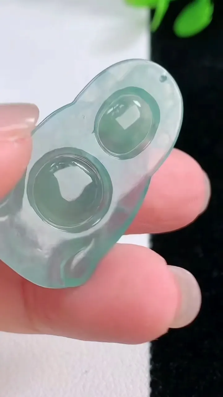 天然A货翡翠财神爷吊坠，尺寸345-18.5-3.9，重量:4.79g
11月29日