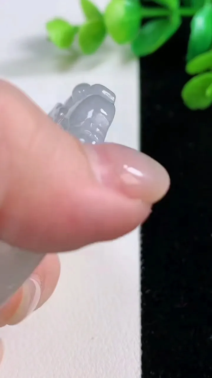 天然A货翡翠白冰文殊菩萨吊坠，尺寸 53-50-6，重:29.67g
11月29日