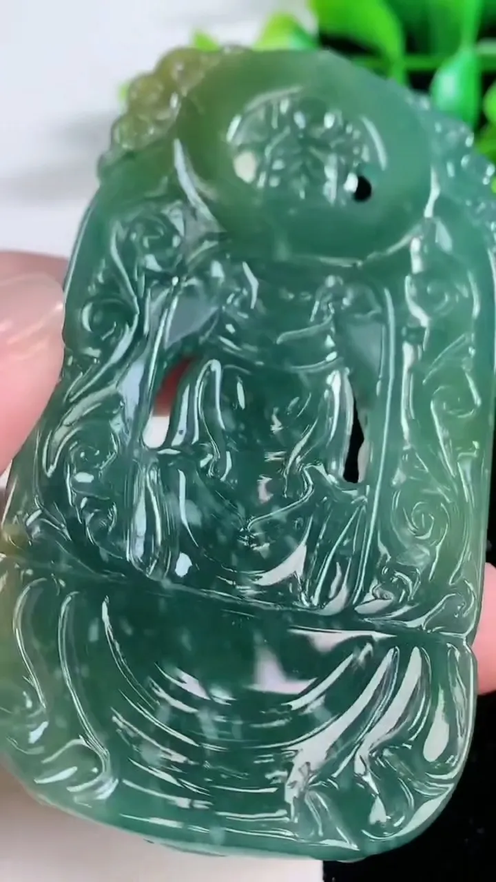 天然A货翡翠蓝水双彩御龙千手观音吊坠，尺寸 83-43-8，重:62.26g
11月29日