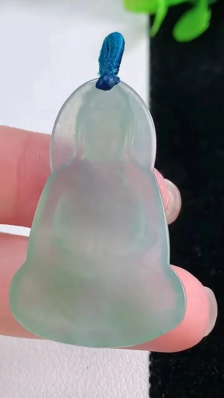 天然A货翡翠观音菩萨吊坠，尺寸39-25.4-4，重量:7.00g
11月29日